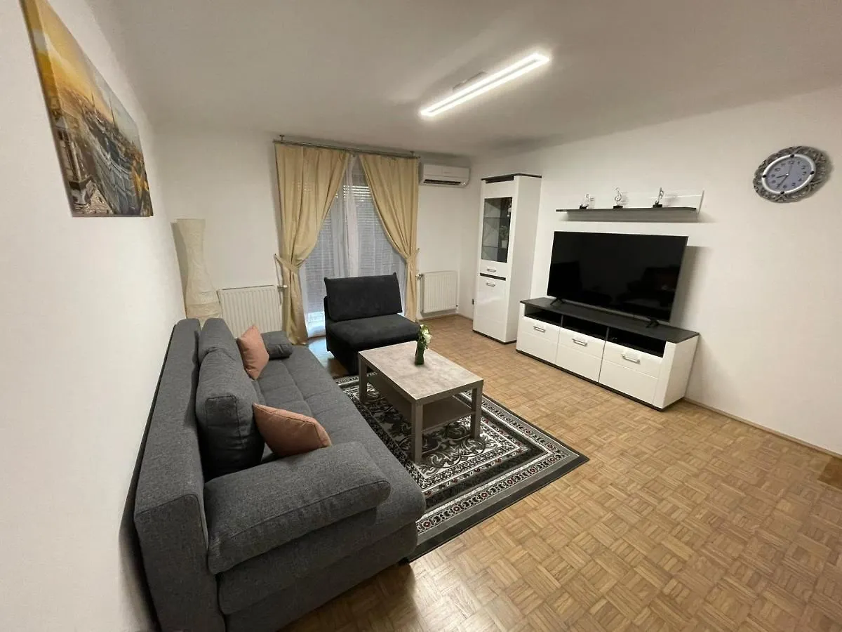 Refaeli Apartments 1020の連絡先